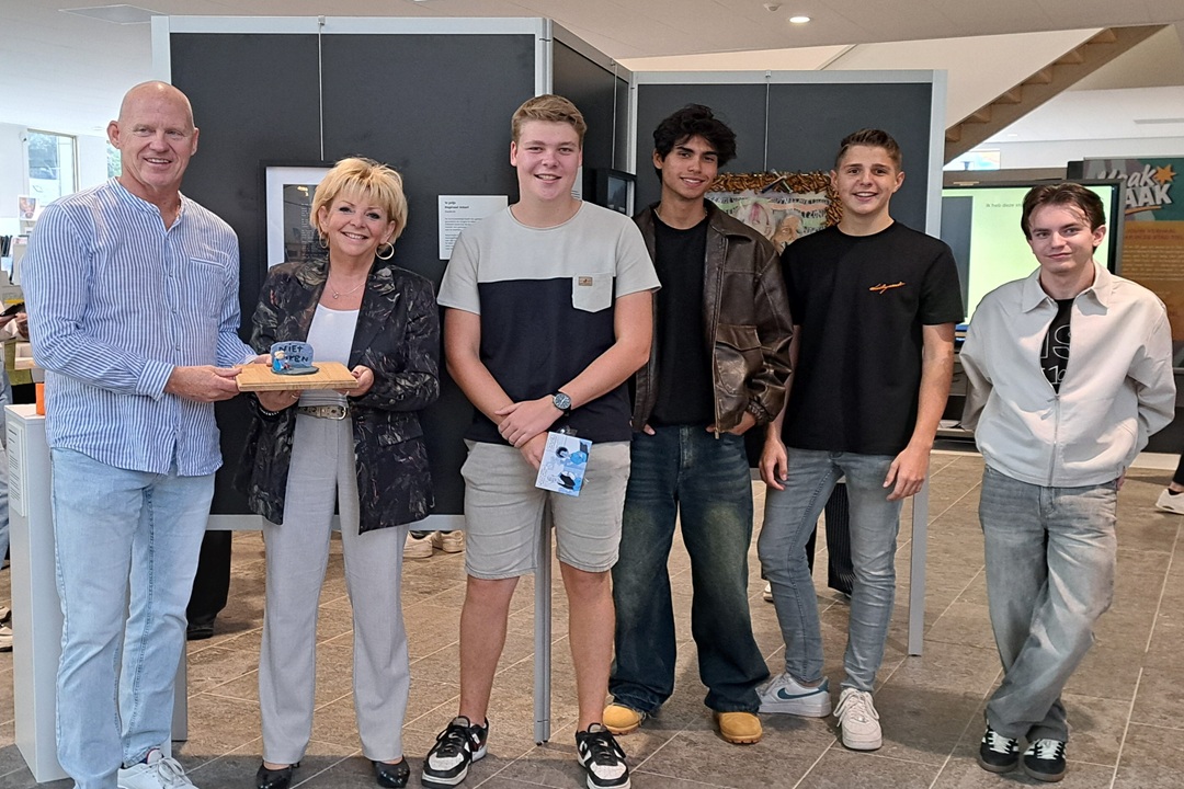 opening tentoonstelling kunstwedstrijd 'Roken, vapen en stoppen
